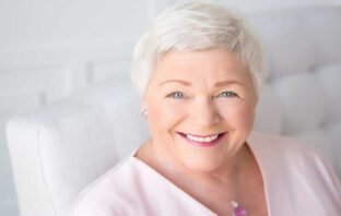 Christine Day – “Dedicado a todos aqueles que estão buscando a Verdade por si mesmos”
